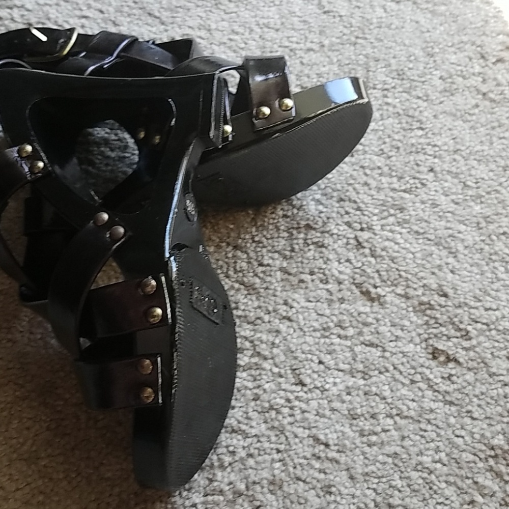 Shoes - Picture 3 of 4